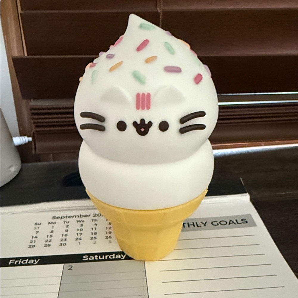Pusheen Ice Cream Figure